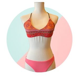 Used body glove bikini set.  Multi colored orange/pink with paisley print